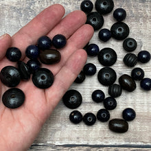 Load image into Gallery viewer, Black beads – scale