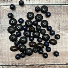 Load image into Gallery viewer, Black beads