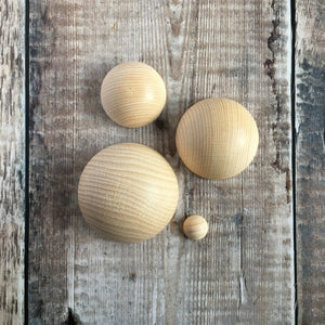 Hemisphere - solid wooden half round / half ball / split ball shape - 1.5 cm diameter