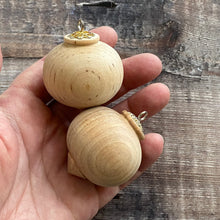 Load image into Gallery viewer, Blank wooden baubles