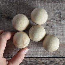 Load image into Gallery viewer, 40mm wooden ball in solid beech
