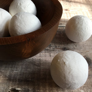 Compressed paper balls 5 cm diameter - white spun cotton / paper wadding shapes