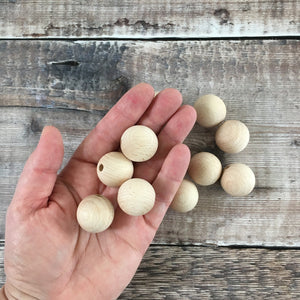 Bead - round wooden bead in beech, 2.5 cm / 25 mm diameter