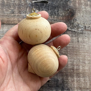 Blank wooden baubles