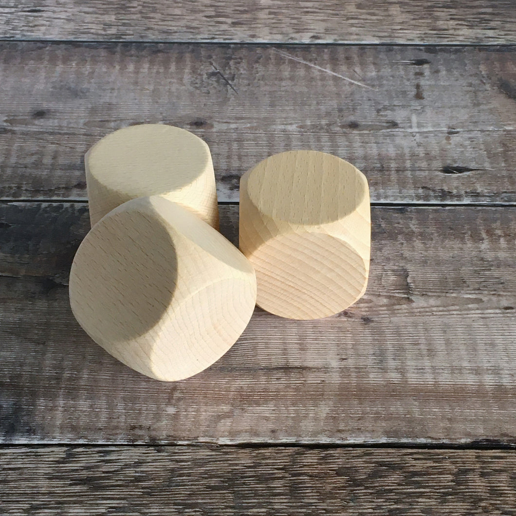 Dice - 5cm dice / block with rounded corners in solid beech